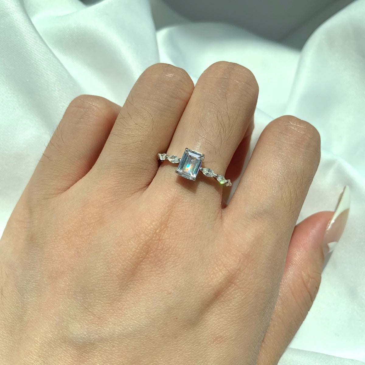 [Kincade Jewelery]1.0 Carat Dainty Resplendent Radiant Cut Daily Ring