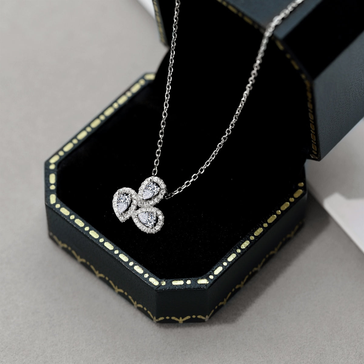 [Kincade Jewelery]Elegant Flower Shape Pear Cut Necklace