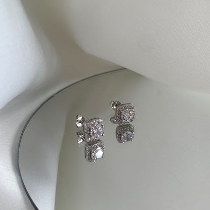 [Kincade Jewelery]Classic Round Center Stone Stud Earrings