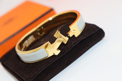 [Kincade Jewelery]H LIGHT BLUE BRACELET