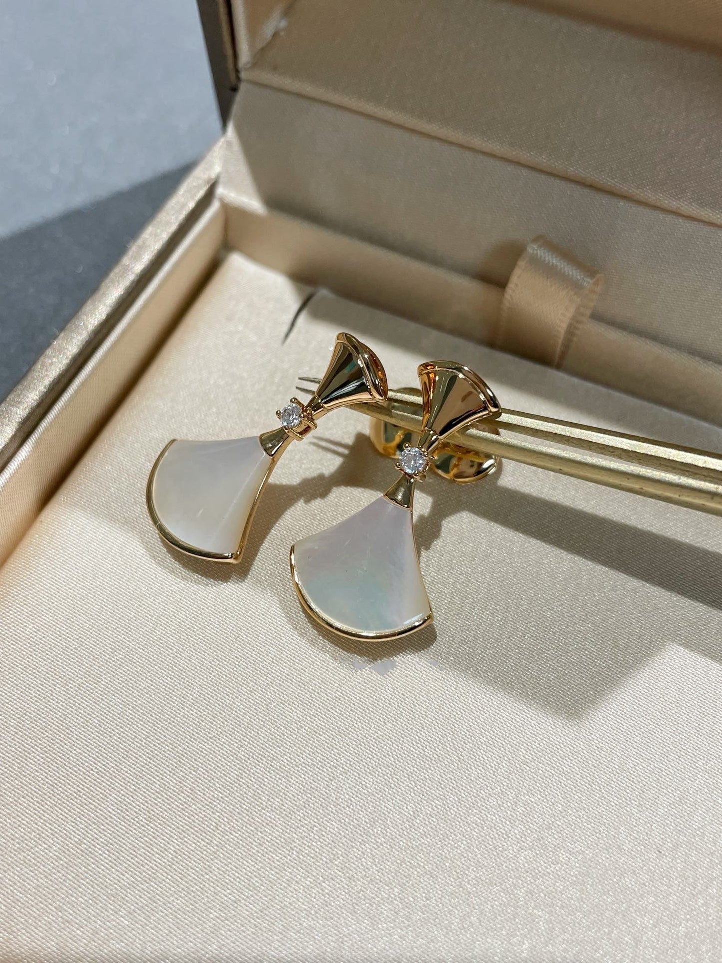 [Kincade Jewelery]DREAM MOP 1 DIAMOND EARRINGS