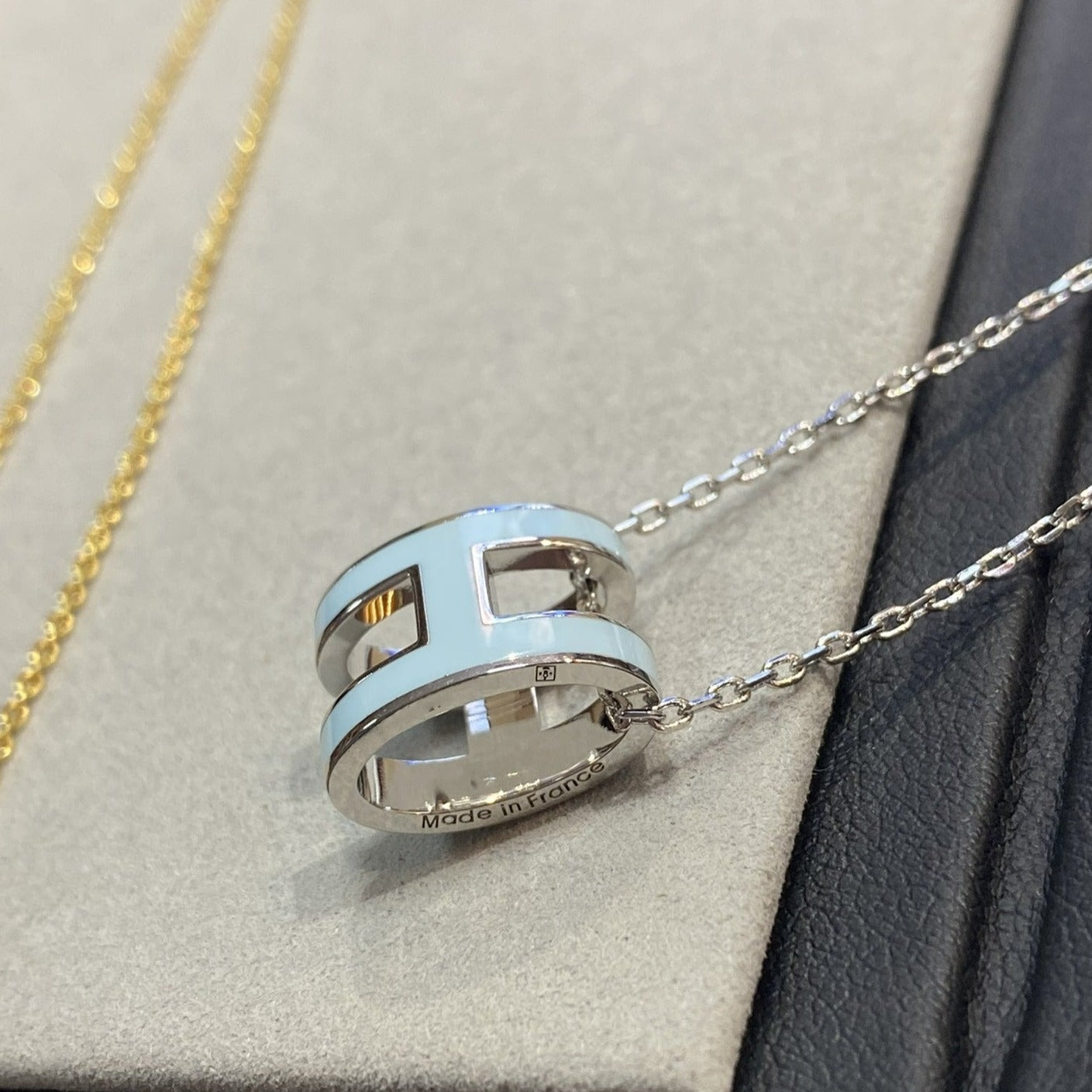 [Kincade Jewelery]POP H LIGHT BLUE NECKLACE