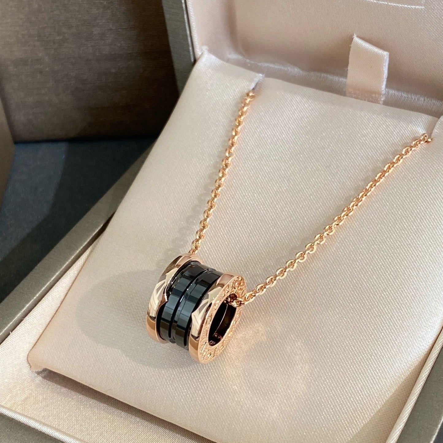 [Kincade Jewelery]ZERO 1 BLACK CERAMIC PINK GOLD NECKLACE