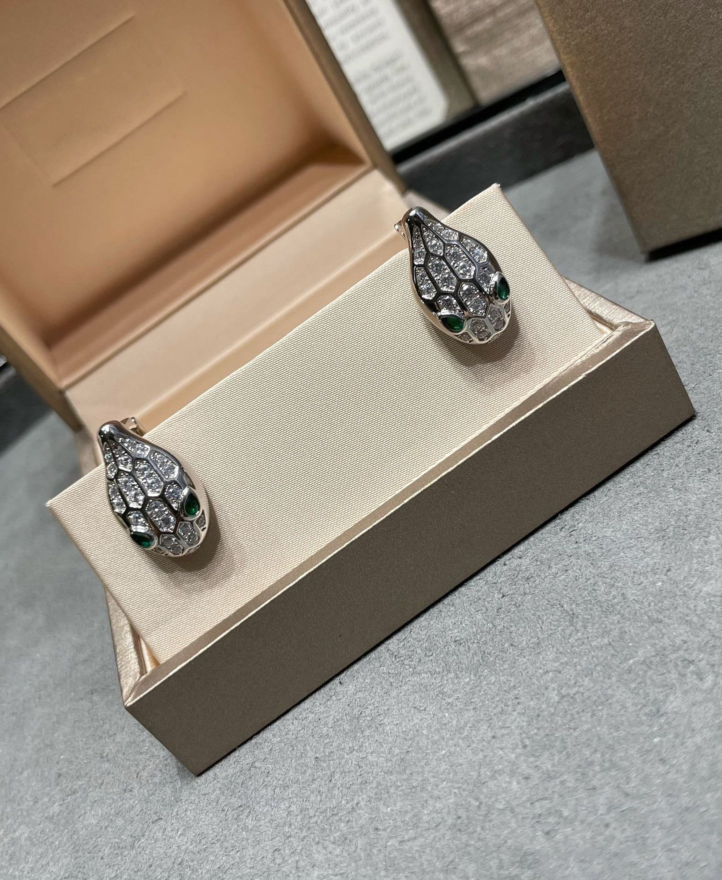 [Kincade Jewelery]SERPENT DIAMOND STUD EARRINGS