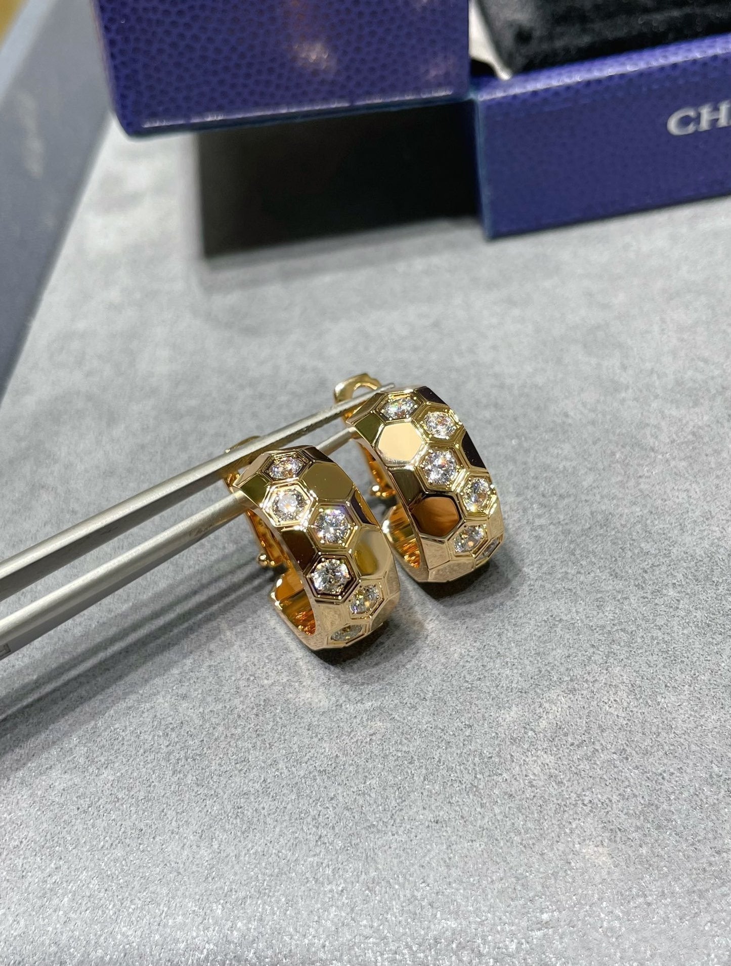 [Kincade Jewelery]BEE LOVE DIAMOND HOOP EARRINGS