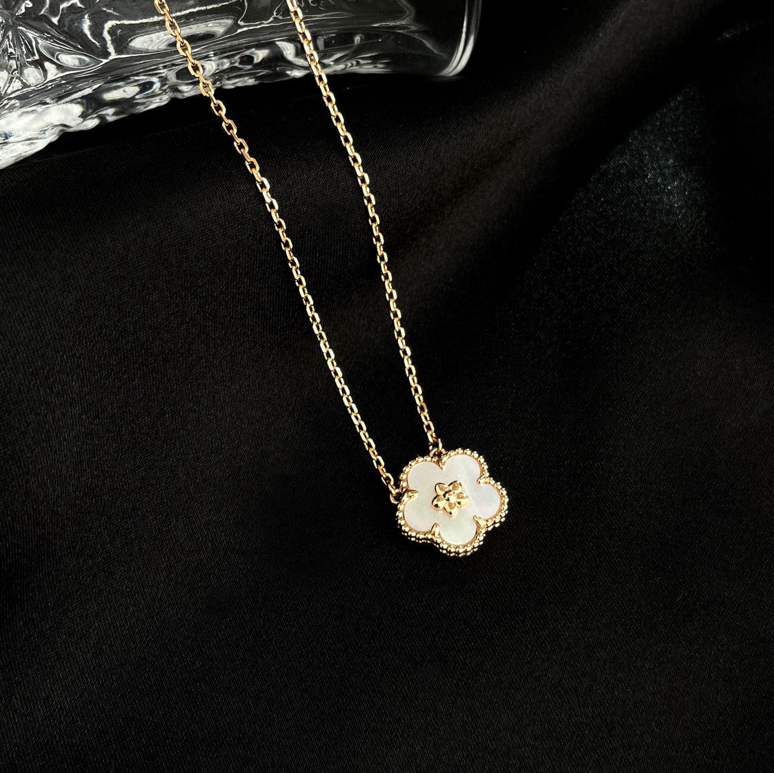[Kincade Jewelery]LUCKY  WHITE MOP  PLUM BLOSSOM NECKLACE